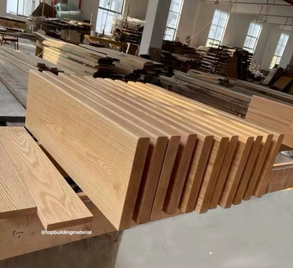 Vintage oak balustrade & tread - Image 3